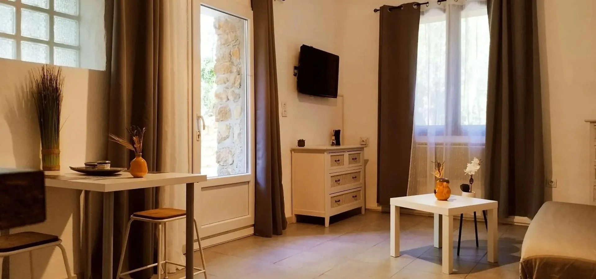 דירה Studio Charmant Dans Un Ancien Moulin Pres D'Orange 30 M² Piscine